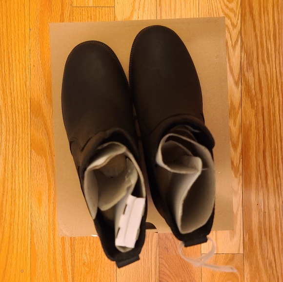 UGG Black Bonham Boot III Leather Chelsea Booties Women's 7 - Picture 3 of 16